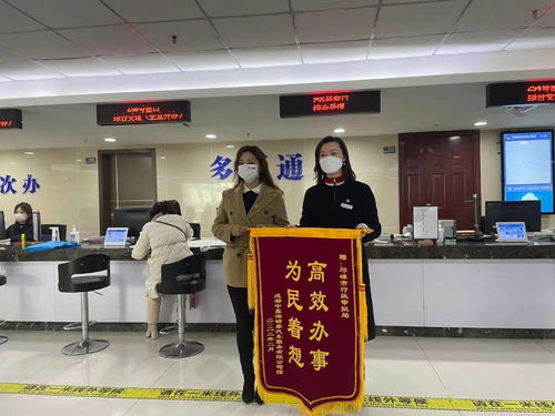 三比一提升 政務(wù)服務(wù)有溫度，企業(yè)點(diǎn)贊贈(zèng)錦旗，網(wǎng)絡(luò)預(yù)約出租汽車經(jīng)營(yíng)服務(wù)優(yōu)化升級(jí)